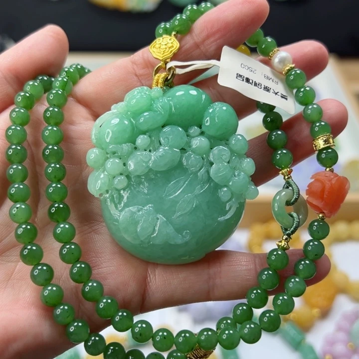 颈饰未镶嵌翡翠吊坠