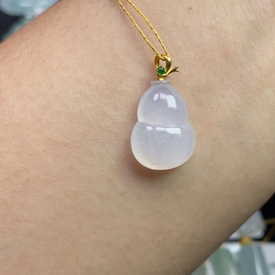 翡翠18K金镶嵌颈饰葫芦