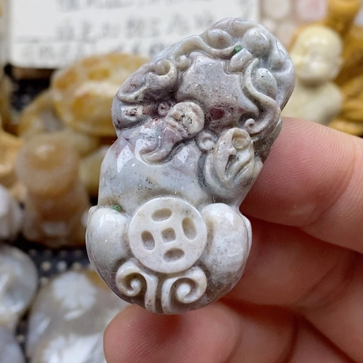 颈饰未镶嵌硅化珊瑚（珊瑚玉）有瑕