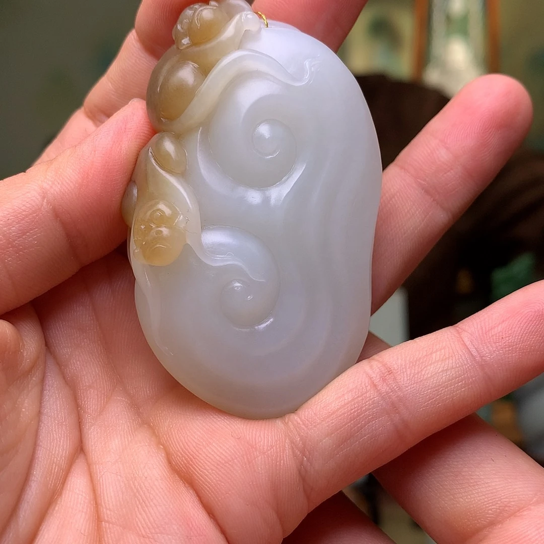 和田玉未镶嵌把件