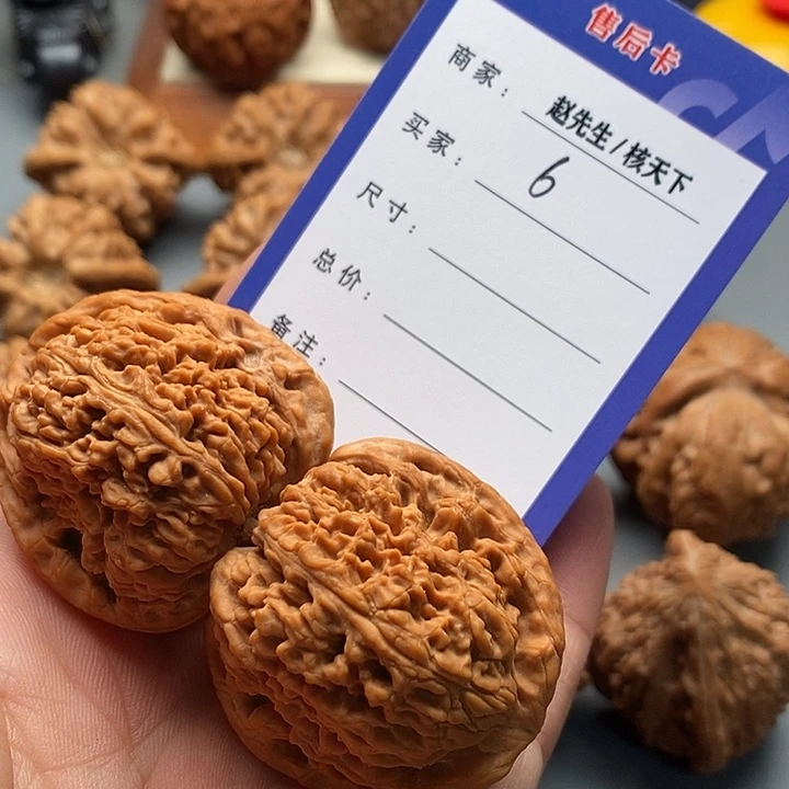 轩***桃核吊坠南疆石狮子头