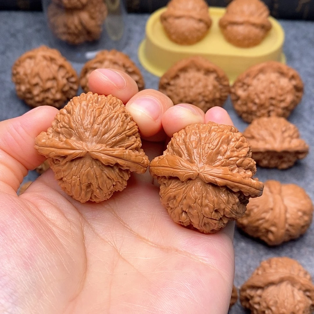 文玩核桃把件闷白狮子39尺