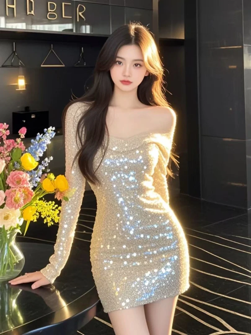 气质名媛轻奢高端大气连衣裙修身亮片低领长袖收腰包臀设计感短裙
