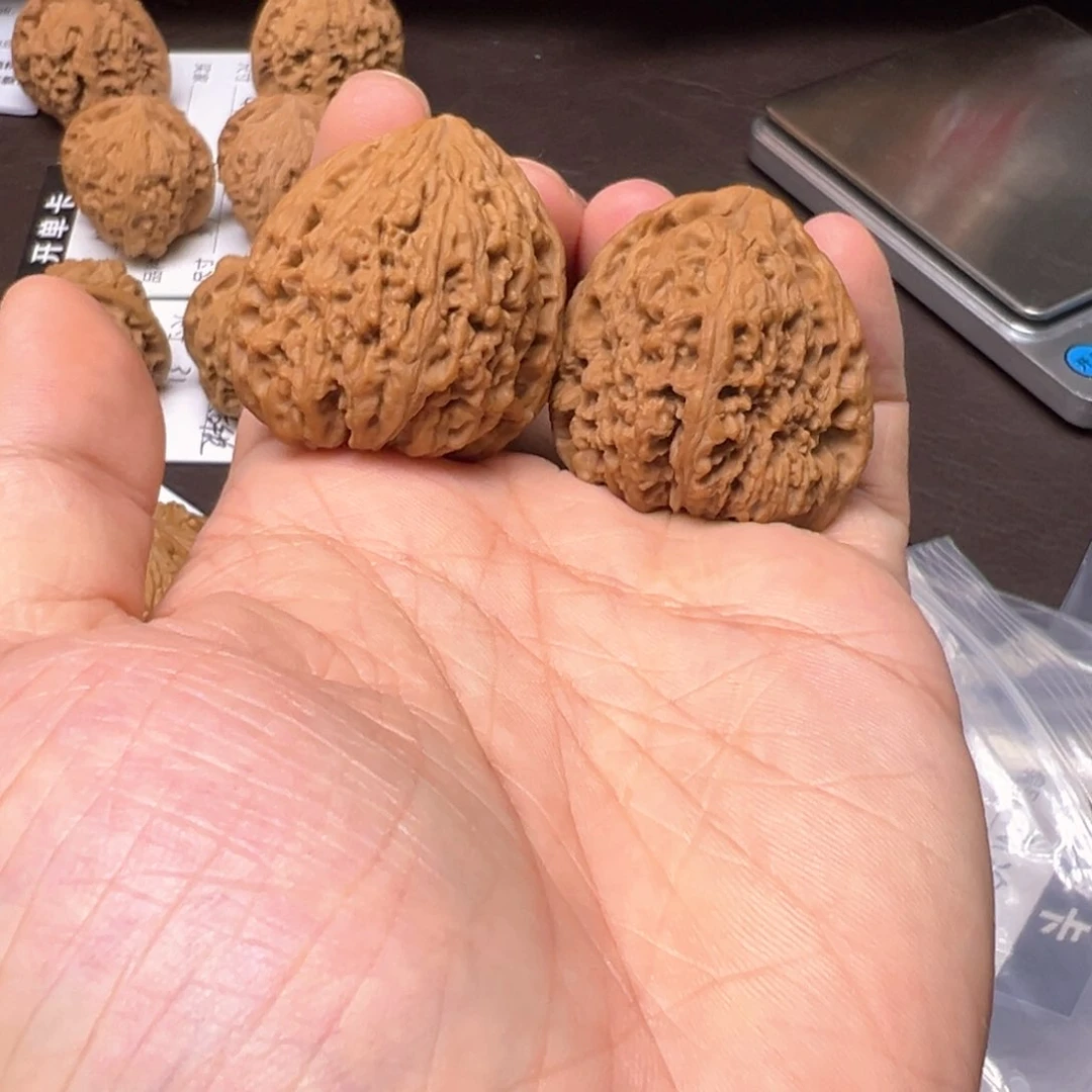 文玩核桃把件对歪三角疆38