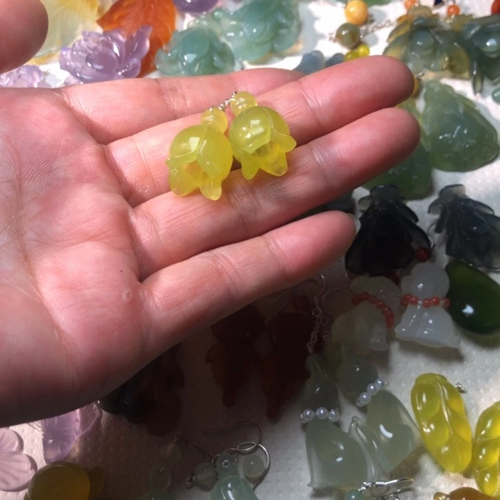 兰***蛇纹石玉未镶嵌耳坠