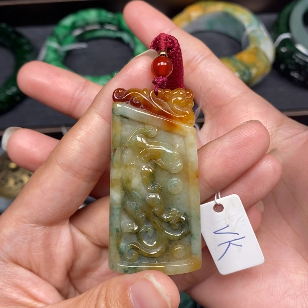 翡翠颈饰未镶嵌三彩复古龙牌 18号