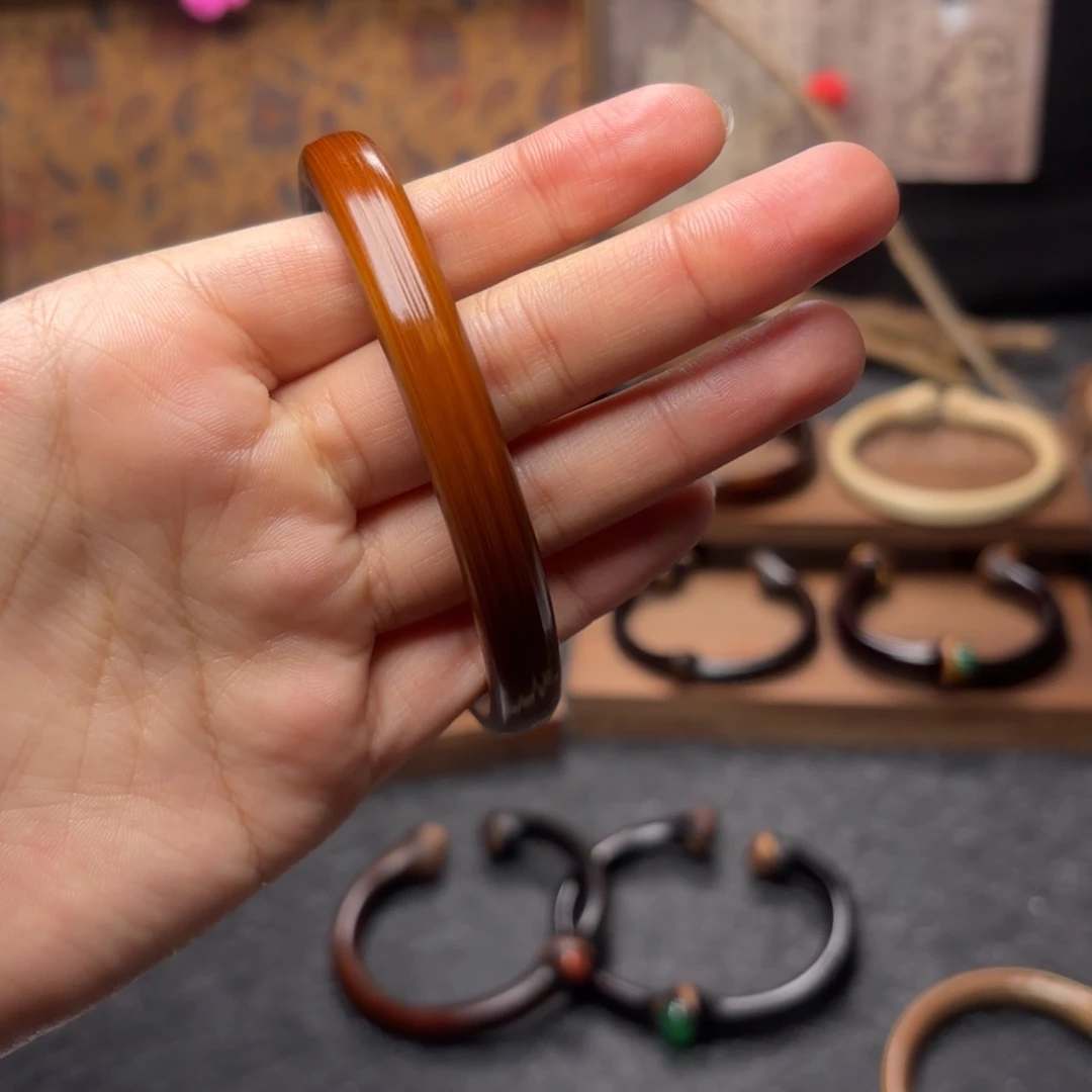 哈***王木质非金属金刚藤手镯