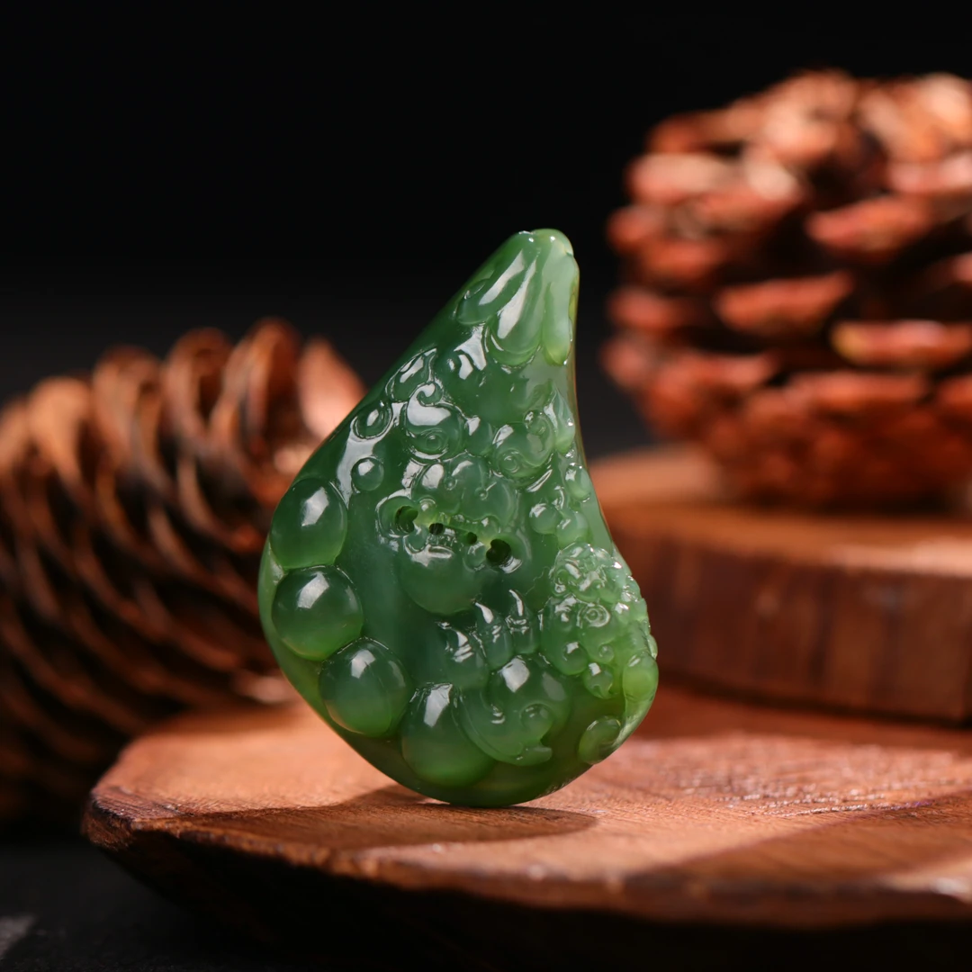 【泓贝珠宝-N376】和田玉老料碧玉猫眼精雕随形吊坠