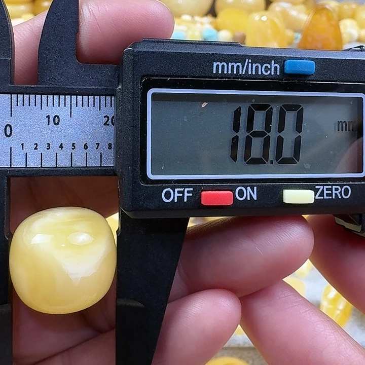 蜜蜡未镶嵌裸石27