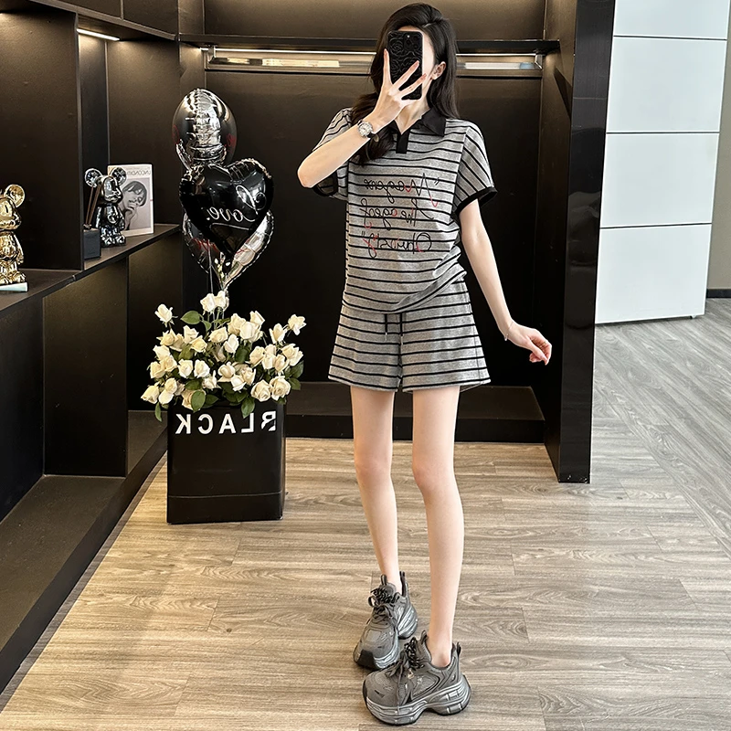 2025夏季高端灰色休闲运动套装女洋气减龄条纹短袖上衣短裤两件套