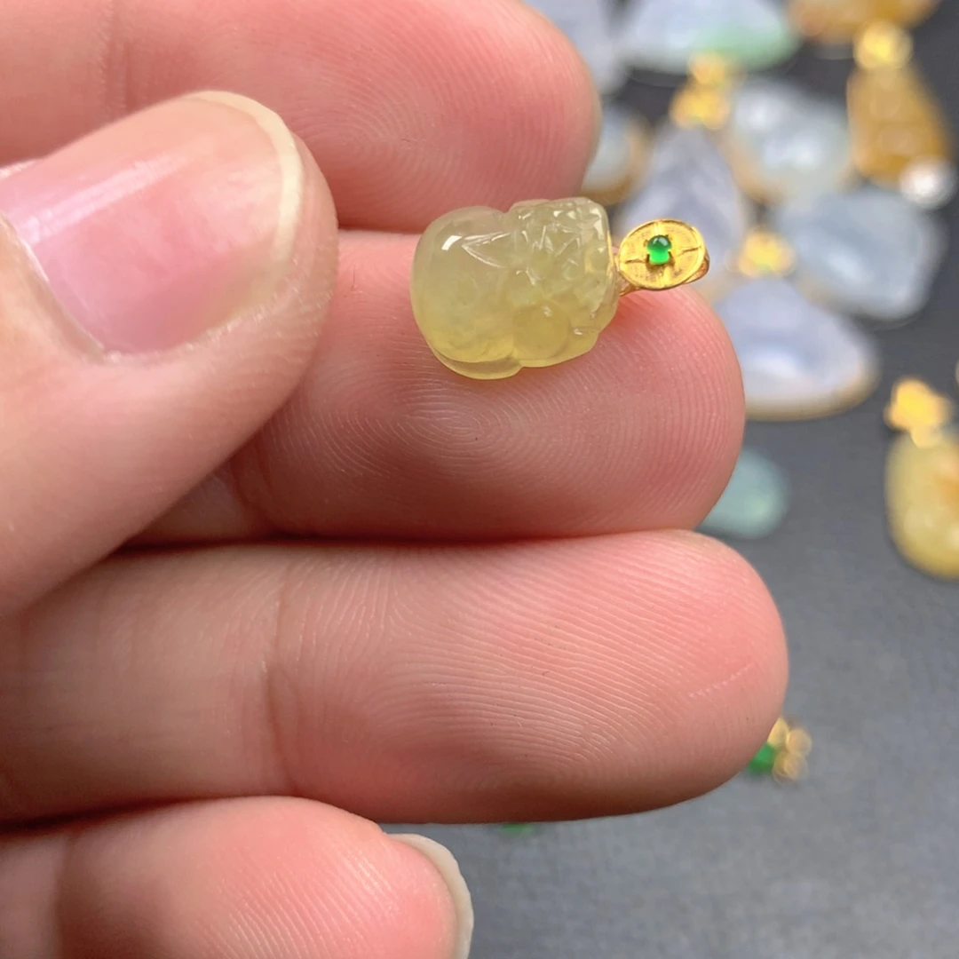 【闪购商品】颈饰18K金镶嵌翡翠翡翠