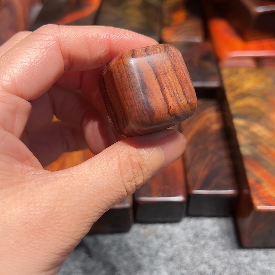 暁***地交趾黄檀（大红酸枝）