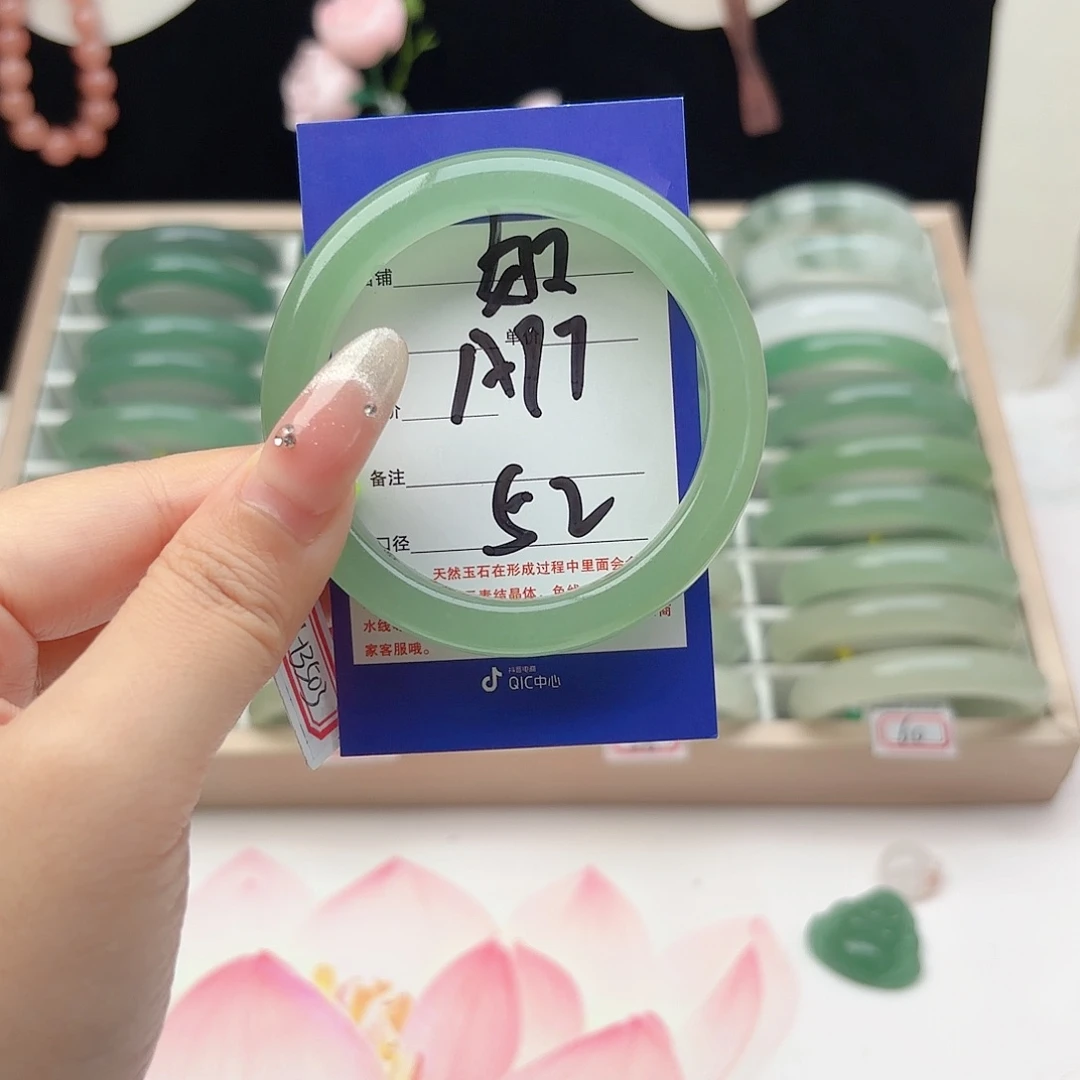未镶嵌手镯石英质玉