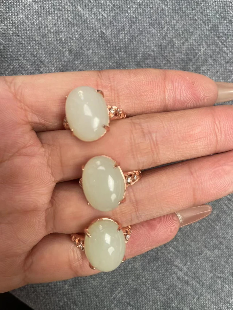 和田玉女士戒指经典时尚百搭，多样性发货发其一