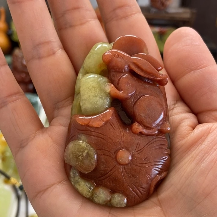 志***元蛇纹石玉未镶嵌颈饰