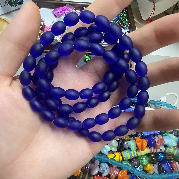 颈饰琉璃枣珠琉璃两种颜色