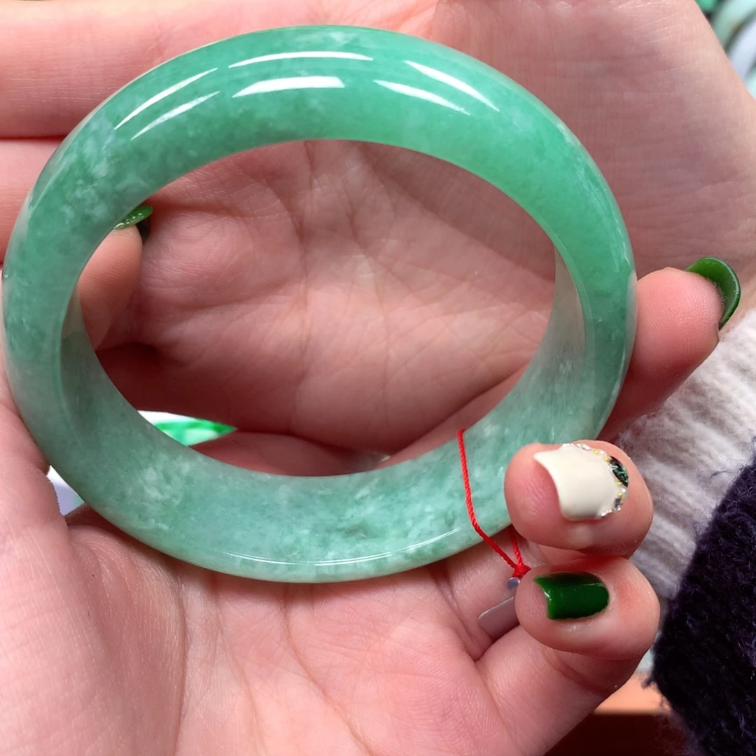 未镶嵌手镯翡翠F**?翡翠