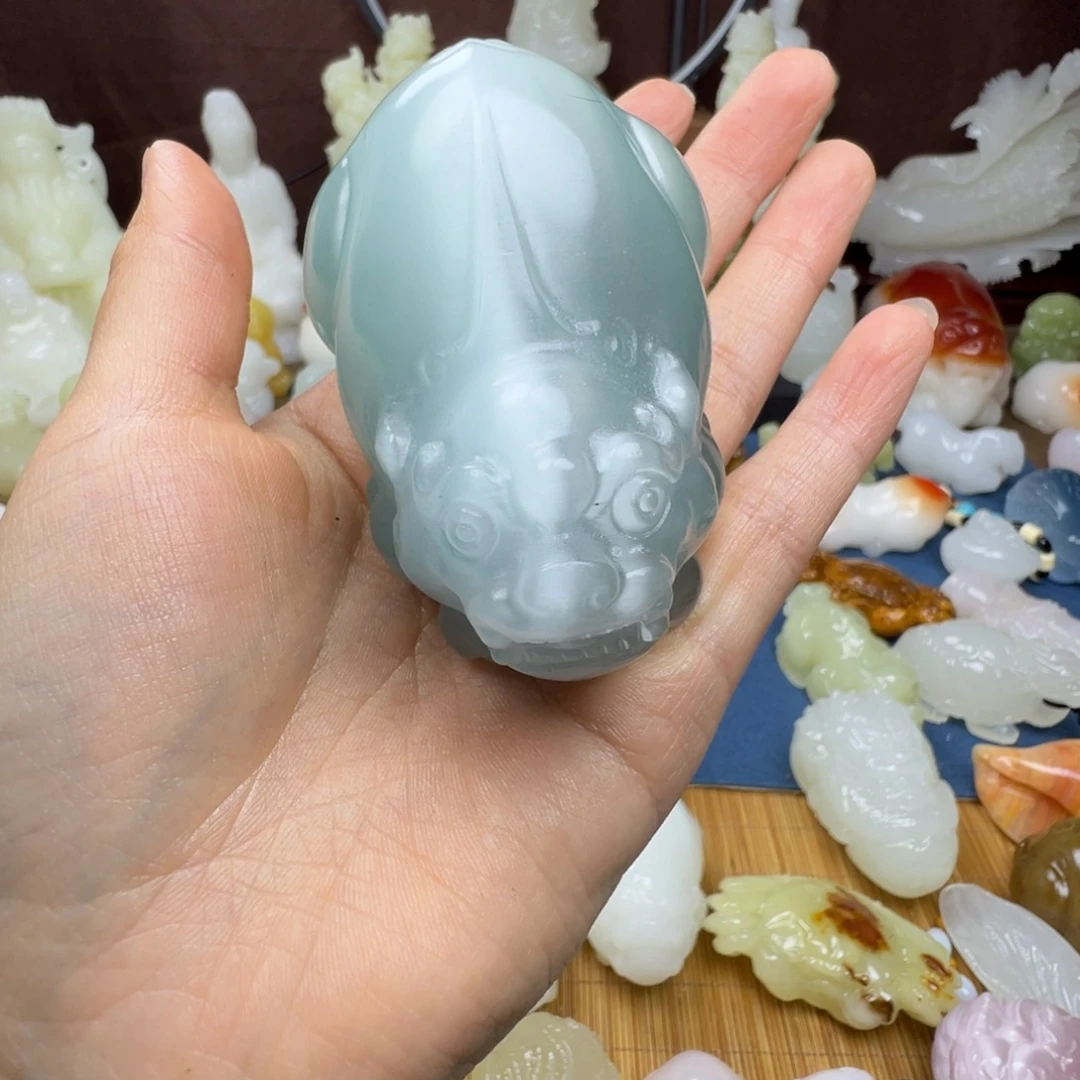 石材?**?手工雕刻猫眼蓝貔貅