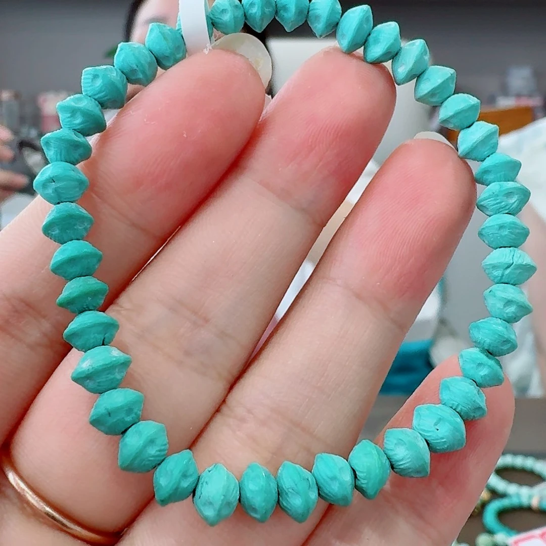 绿松石未镶嵌颈饰