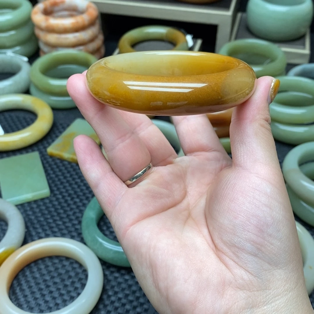 吾***合金手镯石英质玉（佘太翠）