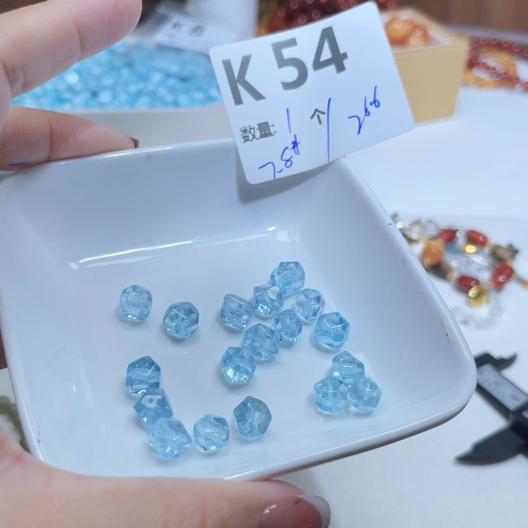 未镶嵌托帕石珠宝奇石K54。