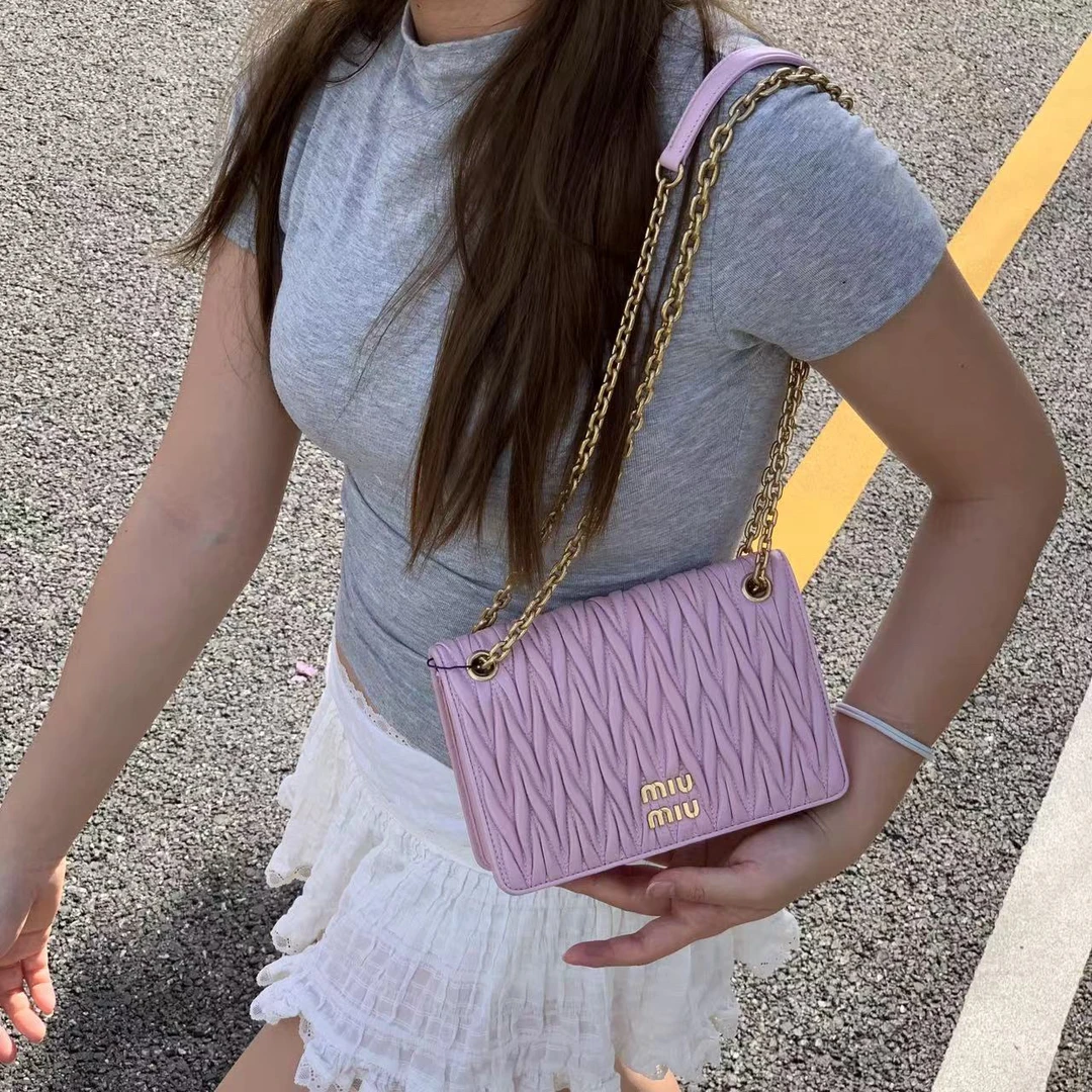 95新 MIU MIU/缪缪 粉色新款Matelasse链条woc二手