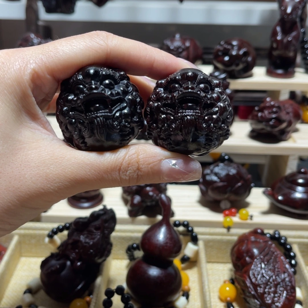 大叶紫檀（黑酸枝木类）貔貅保健球