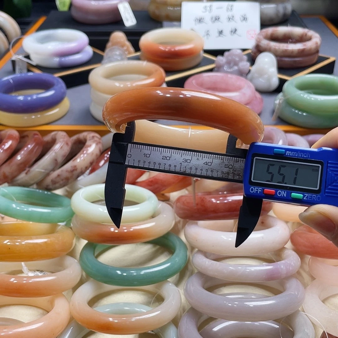 未镶嵌手镯石英岩玉