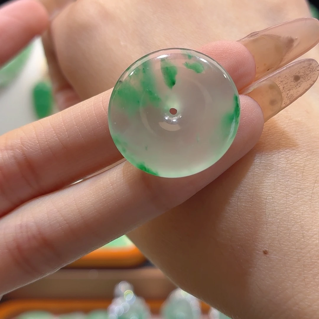 石英质玉未镶嵌颈饰