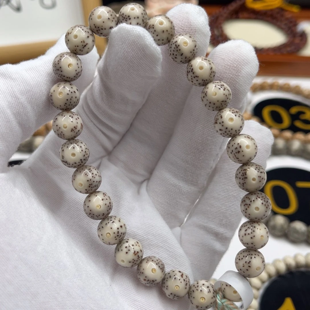 星月菩提手串2、骨瓷白9mm 手持正月大眼睛星点均匀规整