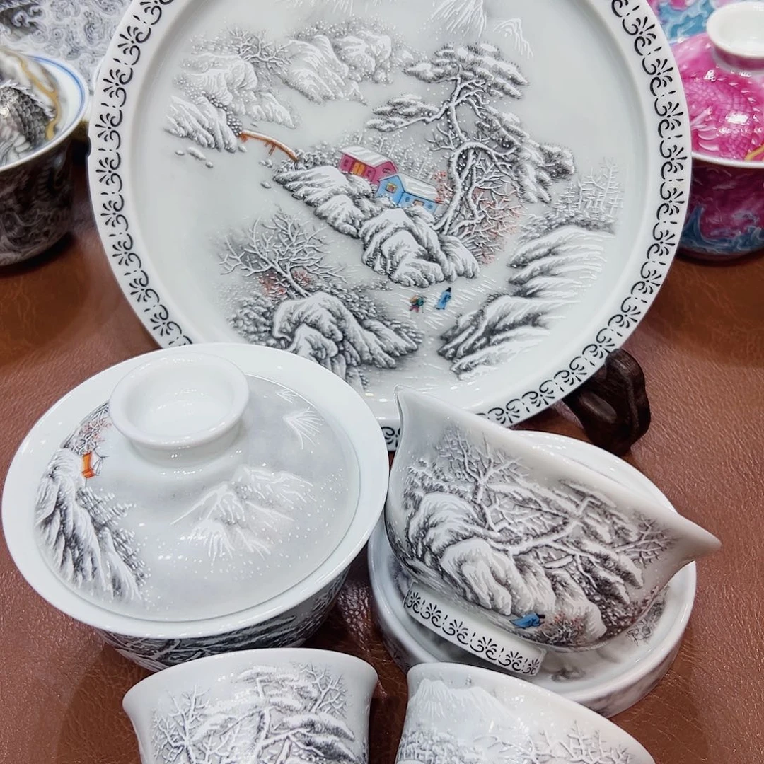 摆件景德镇陶瓷艺术展演区艺术展获金