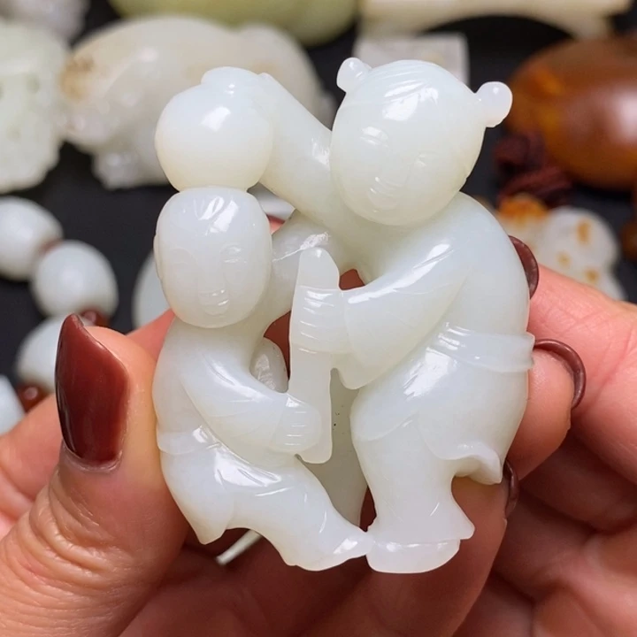 和田玉未镶嵌把件