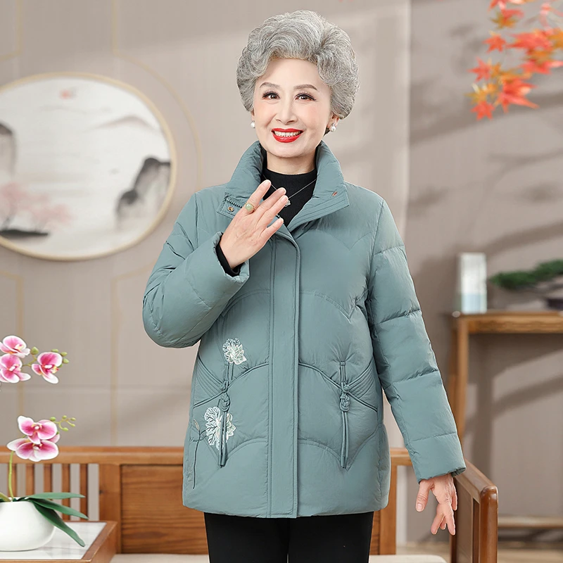妈妈羽绒服大码65岁中老年人中年奶奶短款加厚刺绣冬装保暖外套女