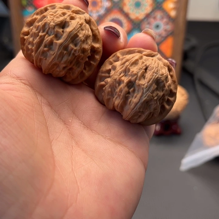 文玩核桃吊坠白狮子37