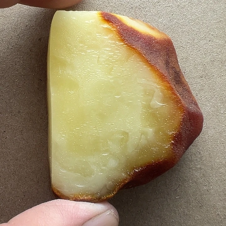 未镶嵌颈饰琥珀原皮花蜡