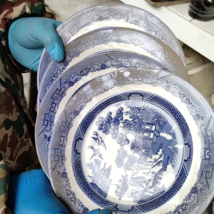 摆件。陶瓷盘子碗啥都有