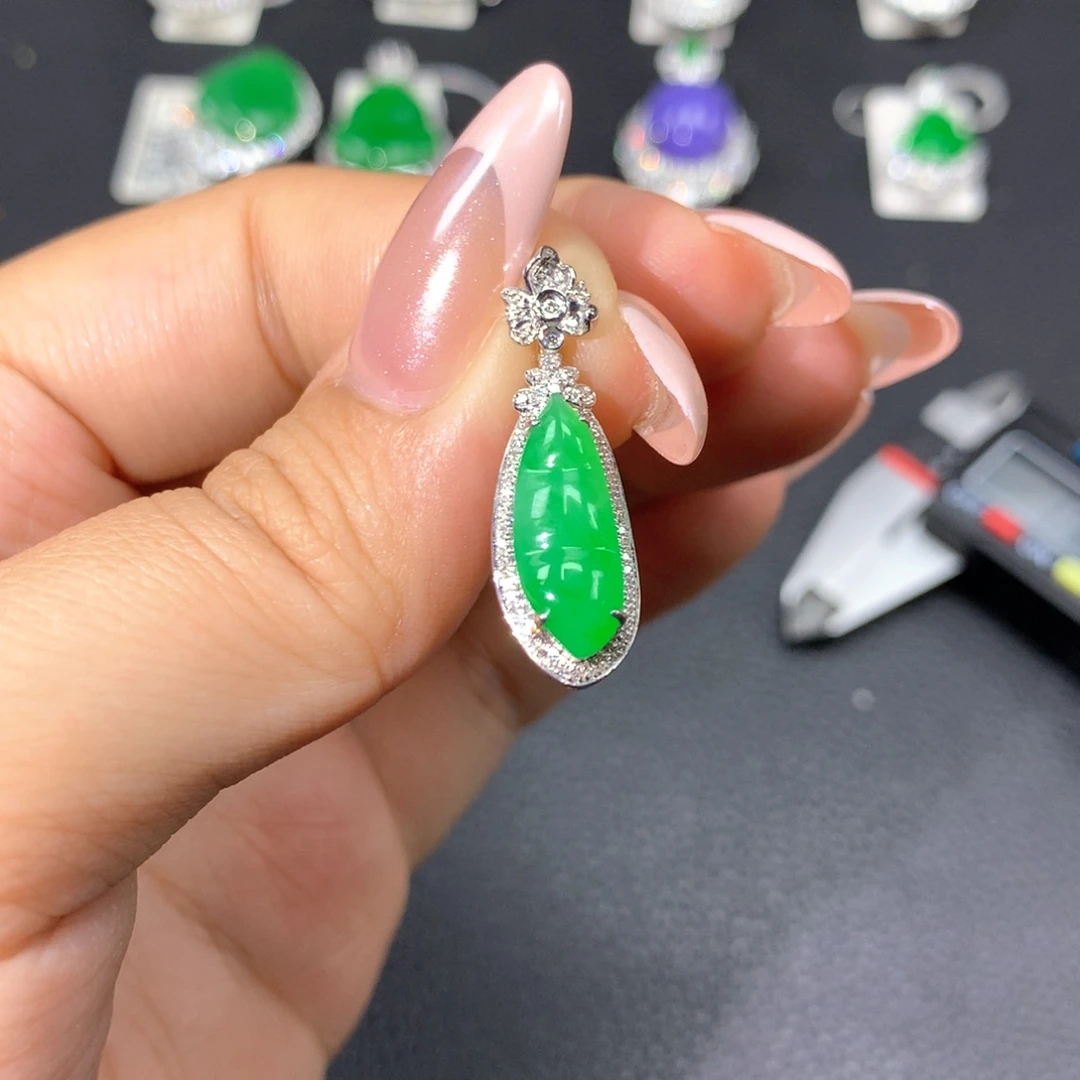 翡翠18K金镶嵌颈饰翡翠
