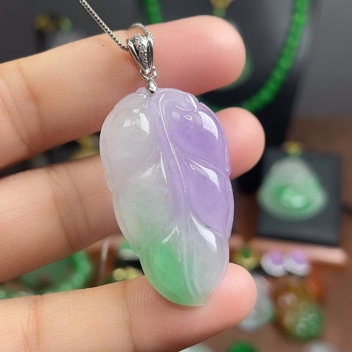 翡翠未镶嵌吊坠(赠链)