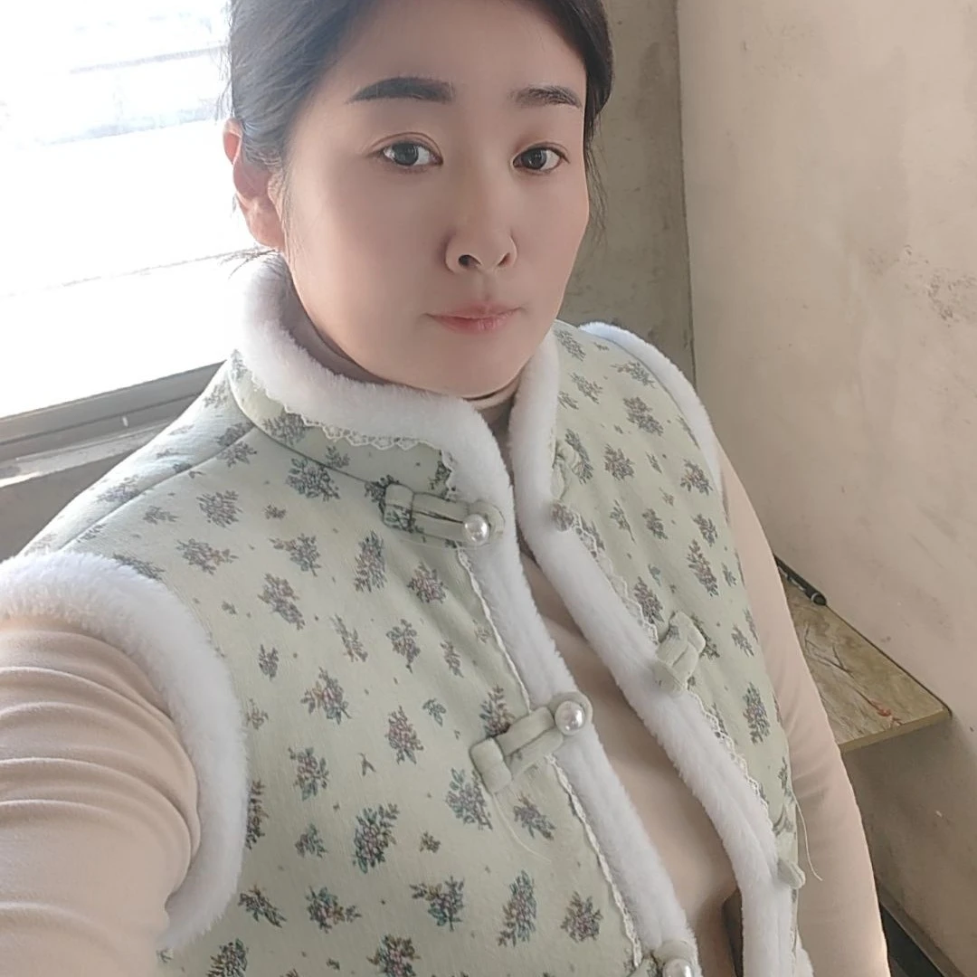 网红正禁珍珠扣小马甲
