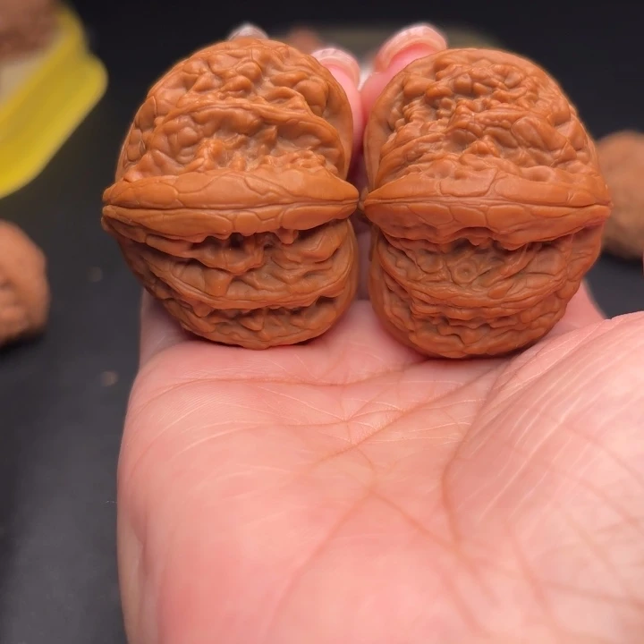 桃核把件43虎头王狮子头