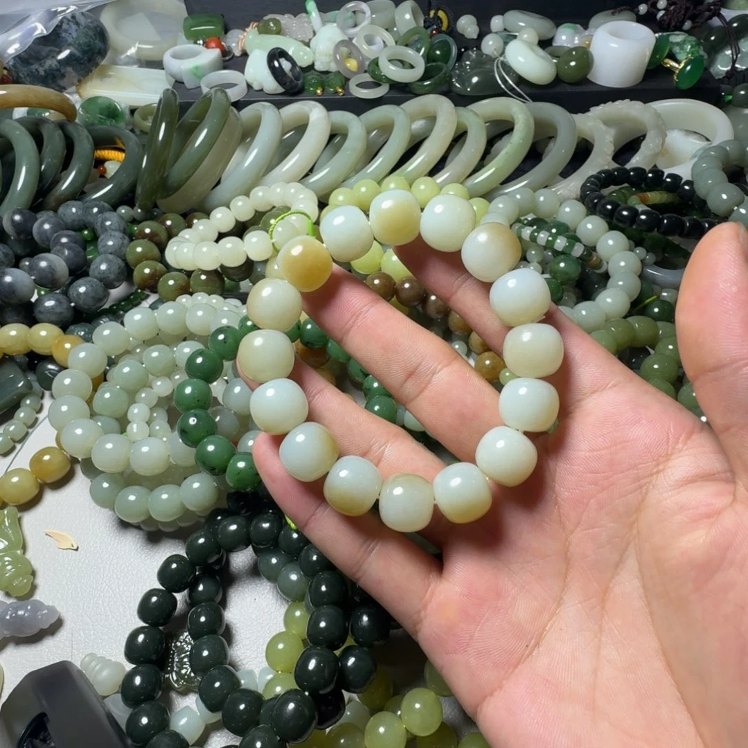 和田玉未镶嵌手串