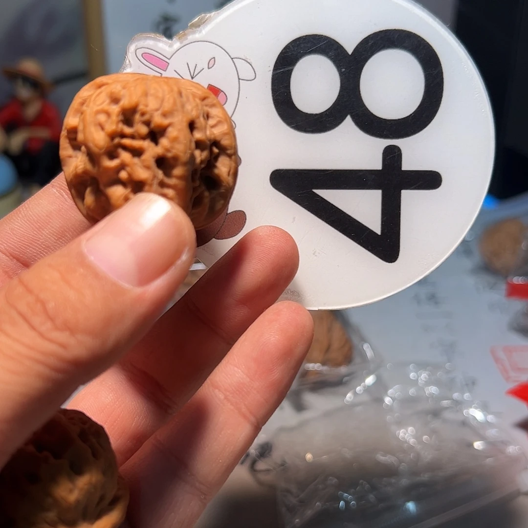 姜***旭文玩核桃，白色48号