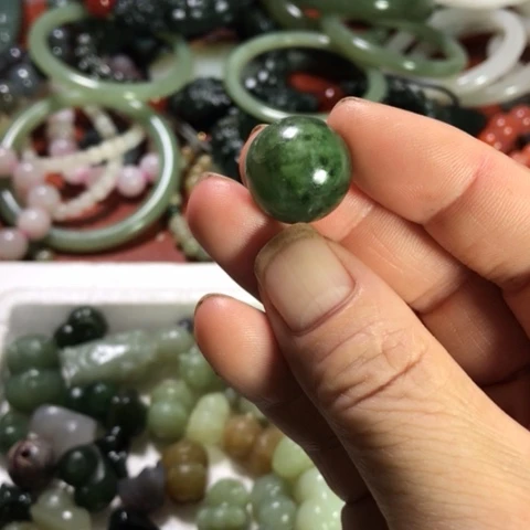 未镶嵌和田玉（碧玉）手机链18圆珠