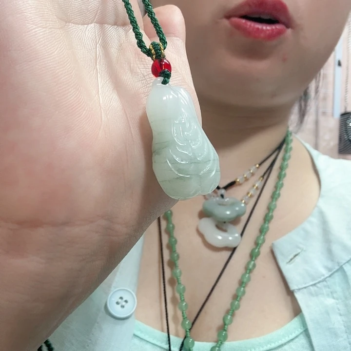 翡翠未镶嵌颈饰白菜