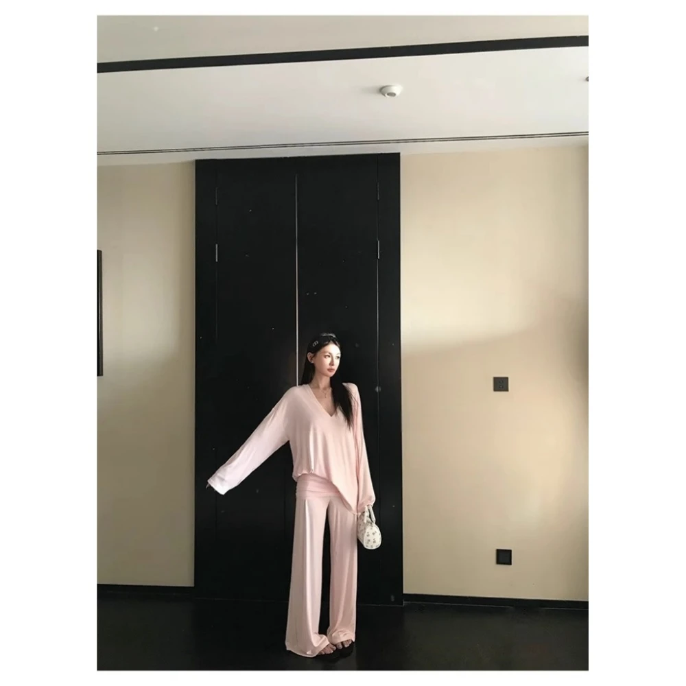 向晚.低调老钱 松弛V领T恤打底衫直筒休闲裤套装