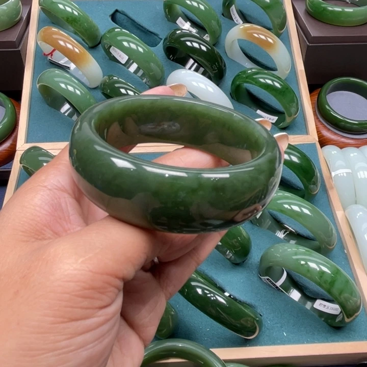 和田玉（碧玉）未镶嵌手镯
