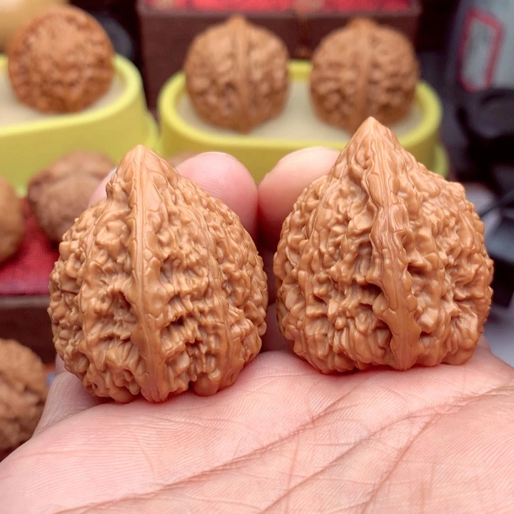 文玩核桃把件35.5一步一步人生巅峰金字塔