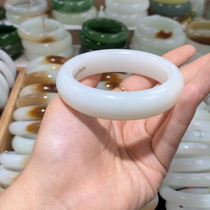 和田玉手镯未镶嵌羊脂白镯58