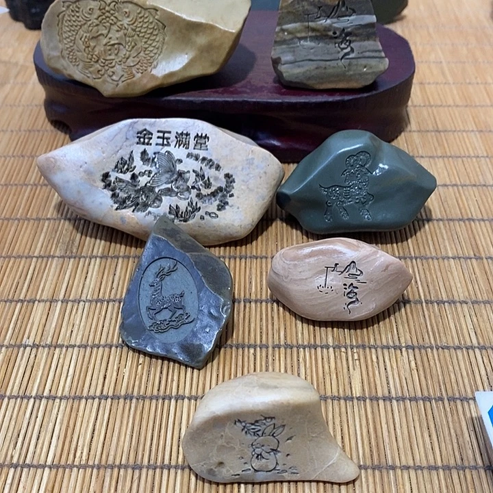 诺***敦原石雕刻工艺品手摆件