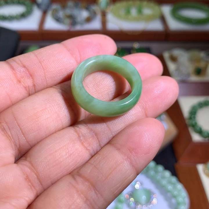 未镶嵌戒圈和田玉（碧玉）